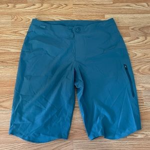 Patagonia Dirt Romer bike shorts size 10